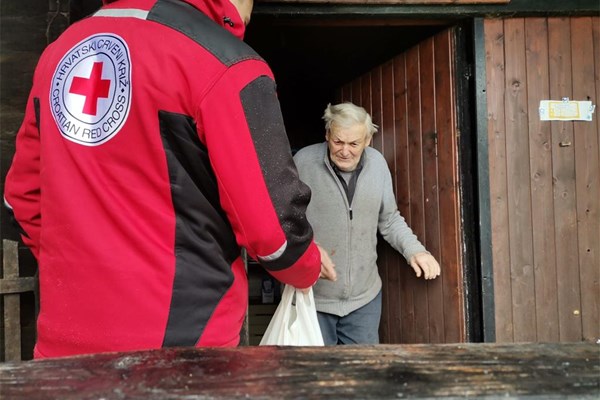 Hrvatski Crveni križ sa svojim društvima osigurava pomoć za gotovo 66.300 socijalno ugroženih osoba u RH